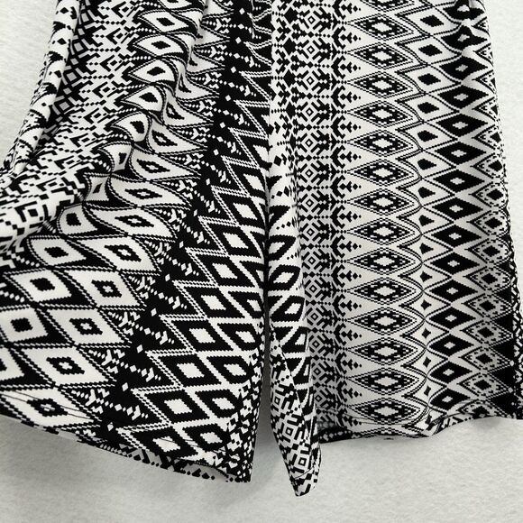 New Directions Shorts Women S Black White Aztec Geometric Jersey Comfy Stretch - Picture 8 of 10